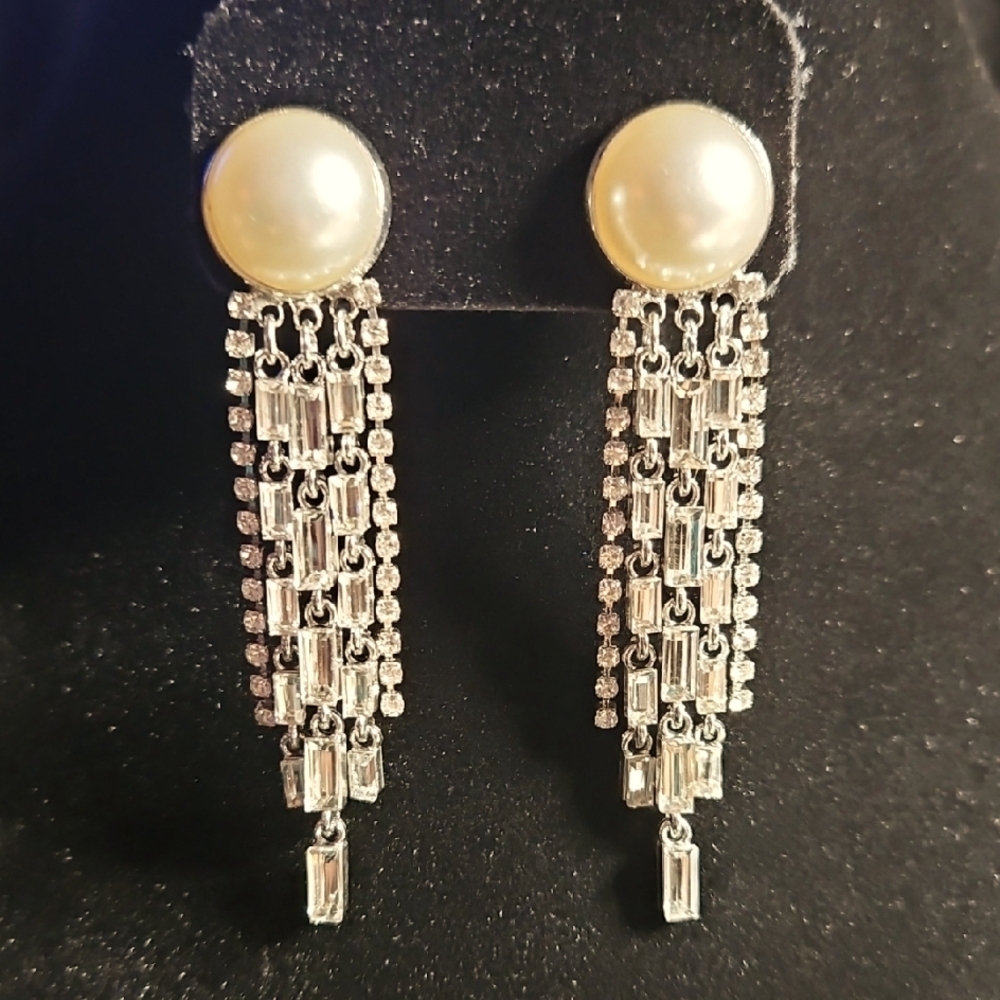 ELEGANT BUTTON PEARL EARRINGS